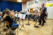 Volle Konzentration: Die Hinterländler Jugend-Brass-Band bei einer ihrer vielen Proben.Bild: Dominik Wunderli (Zell, 22. November 2016)