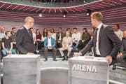 SVP-Nationalrat Gregor Rutz (links), No-Billag-Mitinitiant Andreas Kleeb (hinten links), Telesuisse-Präsident André Moesch (hinten rechts) und «Arena»-Moderator Jonas Projer. (Bild: Ennio Leanza/Keystone (Zürich, 3. November 2017))