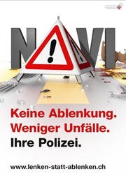 Eines der Plakate der Kampagne «Keine Ablenkung. Weniger Unfälle». (Bild: Zentralschweizer Polizeikorps)