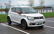 Eine kompakte Karosserie und charakteristische Linien prägen den Suzuki Ignis. (Bild: Bruno Knellwolf)