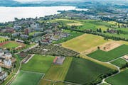 Ein Blick auf das Areal in Zug-West, auf dem das Festgelände des ESAF errichtet wird. (Bild: Andreas Busslinger/OK ESAF Zug 2019 (August 2017))