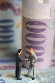 Der Rentner versprach Kunden hohe Zinsen, legte das Geld von über einer Viertelmillion Franken aber nicht an (Symbolbild). (Bild: Manuela Jans)