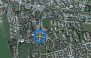 Bei der Abzweigung in die Feldstrasse ereignete sich der Unfall zwischen einem Auto und einem Velofahrer. (Bild: Google Maps)