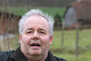 «Zuchtfische müssen erst lernen, sich an die freie Wildbahn anzupassen.» Philipp Amrein, Leiter Fachbereich Jagd und Fischerei Luzern (Bild: Maria Schmid / LZ (Pfaffnau, 9. Januar 2015))