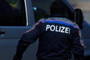 Die Zuger Polizei konnte den Täter nach der Tat stellen. (Symbolbild) (Bild: Maria Schmid / Neue ZZ)