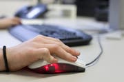 Formulare gibts nun auch per Mausklick. (Bild Keystone)