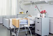 Ein Zimmer in der Frauenklinik des Zuger Kantonsspitals. (Bild Zuger Kantonsspital AG)