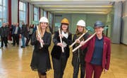 Beim symbolischen Spatenstich im Lukas-Zentrum (von links): Bauverantwortliche Nicole Signer, Kirchenpflegepräsidentin Michaela Bühler-Jensen, Denkmalpflegerin Cony Grünenfelder und Kirchenvorstandspräsidentin Marlene Odermatt. (Bild: Dominik Wunderli (Luzern, 18. Januar 2018))