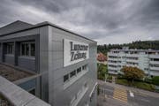 Das Gebäude der LZ Medien an der Maihofstrasse 76 in Luzern. Im September erhielt die «Luzerner Zeitung» ein neues Design inklusive Logo. (Bild: Pius Amrein / LZ)