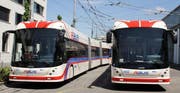Zwei Doppelgelenktrolleybusse vor dem VBL-Depot Weinbergli. (Bild PD)