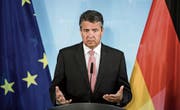 Deutschlands Aussenminister Sigmar Gabriel kündigte eine «Neuausrichtung der Türkei-Politik» an. (Bild: Clemens Bilan/EPA (Berlin, 20. Juli 2017))