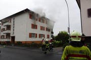 Am Unterhusweg 4 in Kriens waren Feuerwehrleute aus Kriens und Luzern im Einsatz. (Bild: Leserbild René Schällibaum)