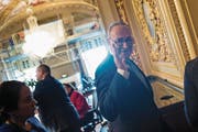 Oppositionschef Chuck Schumer erklärte gestern in Washington die Kompromissbereitschaft seiner Demokraten. (Bild: Brendan Smialowski/AFP)