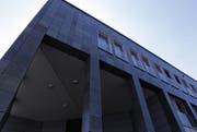 Das Gerichtsgebäude an der Aabachstrasse in Zug. (Bild: Werner Schelbert)
