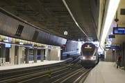 Am 15. Juni wird der erste Teil der Durchmesserlinie.in Betrieb genommen. Dazu gehört auch die Eröffnung des Bahnhofs Löwenstrasse in Zürich. (Bild: Keystone)