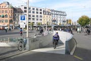 Eine von drei Einfahrten zur unterirdischen Velostation beim Bahnhof Basel SBB. (Bild: pd)