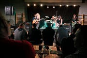 Die Band «The Blackberry Brandies» bei einem Konzert für die Häftlinge in der Strafanstalt Bostadel in Menzingen. (Bild: Stefan Kaiser (Menzingen, 26. Oktober 2015))