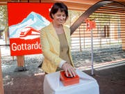 Bundesrätin Doris Leuthard startet am Schweizer Tag des Transports und der Energie an der Expo in Mailand den Countdown für die Eröffnung des Gotthard-Basistunnels (Bild: KEYSTONE/TI-PRESS/PABLO GIANINAZZI)