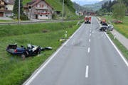 Der Crash dieser beiden Wagen forderte einen Schwerverletzten. (Bild: Luzerner Polizei)