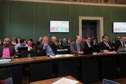 Blick in den Saal des Zuger Kantonsrates. (Bild: Charly Keiser)