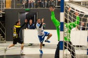 Der HC Kriens-Luzern (weiss-blau) beim Spiel gegen die Lakers Stäfa in der Krauerhalle in Kriens. (Bild: Roger Grütter)