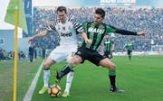 Stephan Lichtsteiner (links) im Serie-A-Einsatz – und heute wohl auch in der Champions League. Bild: Daniele Badolato/Freshfocus (29. Januar 2017)