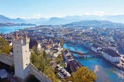 Der Männliturm mit seiner Terrasse bietet einen grossartigen Blick auf Stadt, See und Berge. Er kostet allerdings etwas Ausdauer beim Treppensteigen.