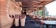 Viel Holz und Aussicht auf Wälder und Gipfel: das neue Restaurant auf der Fräkmüntegg. (Bild: PD)