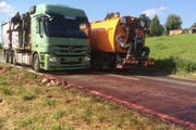 Der Lastwagen verlor einen Teil seiner Ladung bei Ruswil. (Bild: Luzerner Polizei)