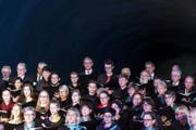 Chor und Orchester des Caecilienvereins St. Martin Altdorf singen und musizieren unter der Leitung von Aaron Tschaler. (Bild: Alexandra Wey / Keystone)