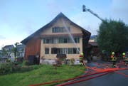 Das Haus ist jetzt zwar gelöscht – aber unbewohnbar. (Bild: Luzerner Polizei)