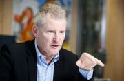 50 Millionen Franken will die Regierung auf der Steuerseite zusätzlich einnehmen, sagt der Zuger Finanzdirektor Heinz Tännler. (Bild: Stefan Kaiser (Zug, 9. Dezember 2016))