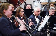 Die Musikgesellschaft begeisterte die Zuhörer im Lorzensaal. (Bild: Werner Schelbert (Cham, 20. Mai 2017))