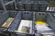Die Post in Neuheim schliesst und wird in eine Agentur umgewandelt. Auch weil immer weniger Briefe aufgegeben werden. (Symbolbild PD).