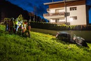 Der Sportwagen hat nach dem Unfall nur noch Schrottwert. (Bild: Dani Hegglin)