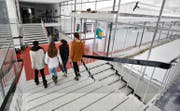 Erst seit Beginn des laufenden Schuljahrs können Kantischüler aus den Berggemeinden in Menzingen ans Langzeitgymnasium. (Bild Stefan Kaiser)