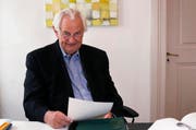 Der damalige Stadtpräsident Franz Kurzmeyer verschlief 1993 den Brand der Kapellbrücke. (Bild: Archiv Jakob Ineichen / Neue LZ)