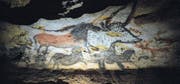 In Höhlen – wie hier in Lascaux – beschwören die frühen Menschen eine Welt, in der die Tiere und der Tod eine zentrale Rolle spielen – und die Religion entsteht. (Bild: AP)
