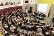 Die Landsgemeinde der Allianz für Lebensqualität tagt im Kantonsratssaal. (Bild Roger Grütter)
