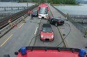 Die Unfallstelle auf dem Seedamm bei Hurden. (Bild Kantonspolizei Schwyz)