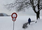 Am Ende der Bächtenbühlstrasse in Meggen soll das neue Clubhaus des Golfplatzes gebaut werden (Hintergrund). (Bild Chris Iseli/Neue LZ)
