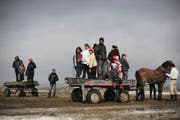 Roma leben in Bulgarien oft in misslichen Verhältnissen. Der deutsche Innenminister fordert, der Staat müsse sie besser vor Diskriminierungen schützen. (Bild: AFP/Dimitar Dilkoff)