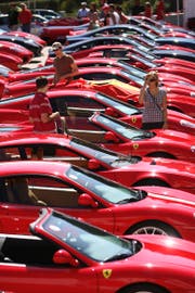 Euro Ferrari Day auf dem Parkplatz der Lorze AG in Baar. (Archivbild Christof Borner-Keller)