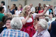 Feiern für einen guten Zweck: Sängerin Diana bei ihrem Auftritt 2014 beim Kapellplatz. (Bild: Pius Amrein)
