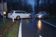 Ein weiteres Foto der Kollision. (Bild: Zuger Polizei)