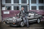 Josef Müller, Präsident des Mantaclubs Innerschweiz, mit seinem Liebhaberstück. (Bild: Boris Bürgisser (Emmenbrücke, 7. März 2017))