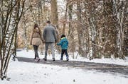 Markus B. mit Tochter und Sohn in seiner Luzerner Heimatgemeinde. Zum Schutz der Familie ist unser Beitrag anonymisiert.