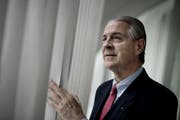 Hubert Achermann, Präsident der Stiftung Salle Modulable, freut sich über den Gerichtsbeschluss: «Der Richter hat den Versuch der Gegenseite, das Urteil nachträglich umzudrehen, abgeschmettert.» (Bild: Pius Amrein / Neue LZ)