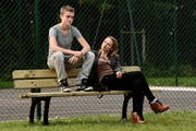 Eine Ruhe, die trügt: Rod Paradot als aggressiver Jugendlicher, Sara Forestier als seine überforderte Mutter. (Bild: PD)