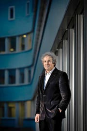 Walter Schmid in der Hochschule Luzern: «Es nervte mich ehrlich gesagt schon ab und zu, dass immer wir von der Schweizerischen Sozialkonferenz den Sozialstaat verteidigen mussten.» (Bild Pius Amrein)